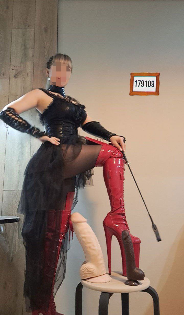Mistress Dominatri — Фото